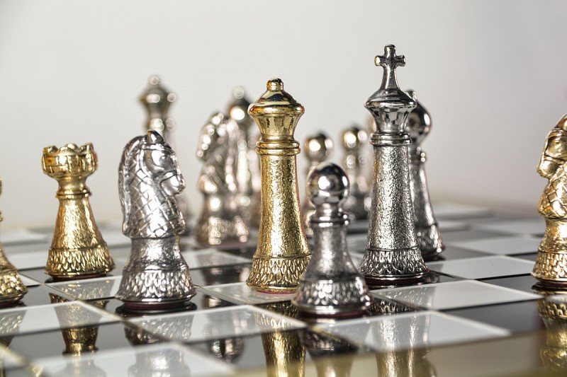 Шахматы "Классические", цвет золотистый с серебром