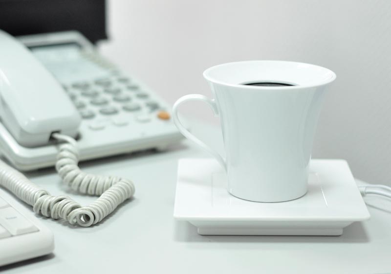 Колонка в форме кофейной чашки с блюдцем "Новая волна", цвет белый