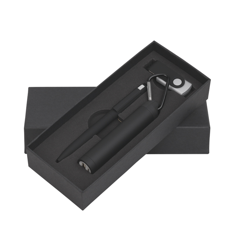 Набор ручка + флеш-карта 8Гб + зарядное устройство 2800 mAh в футляре, покрытие soft touch, цвет черный