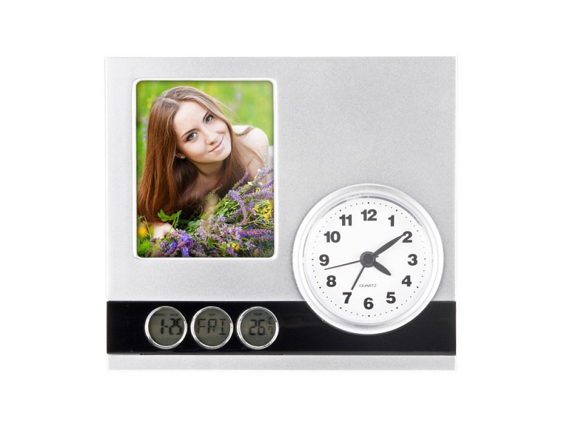 Часы с датой, термометром и рамкой для фотографии 6х9 см