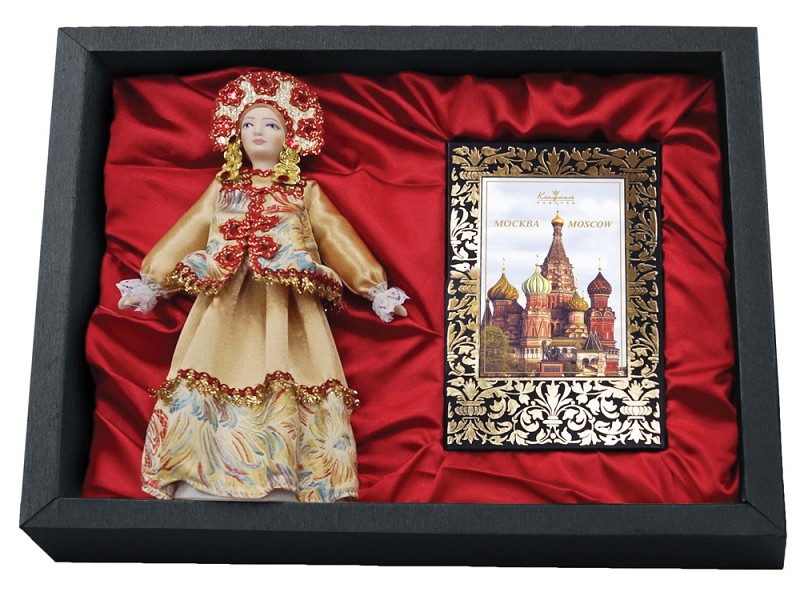 Подарочный набор «Только в России»: кукла декоративная, шоколадные конфеты «Конфаэль»
