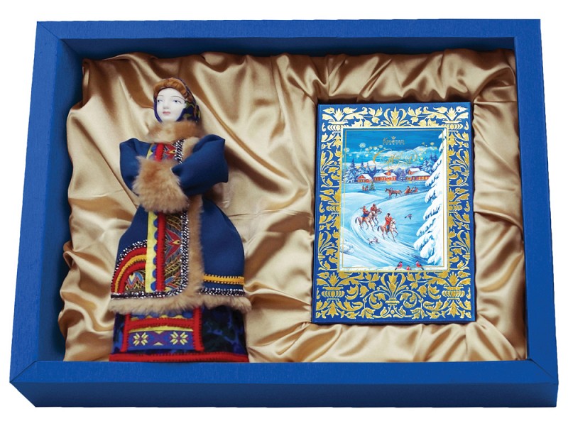 Подарочный набор «Зима в деревне»: кукла декоративная, шоколадные конфеты «Конфаэль»