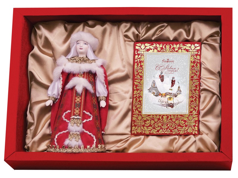 Подарочный набор «Рождество»: кукла декоративная, шоколадные конфеты «Конфаэль»
