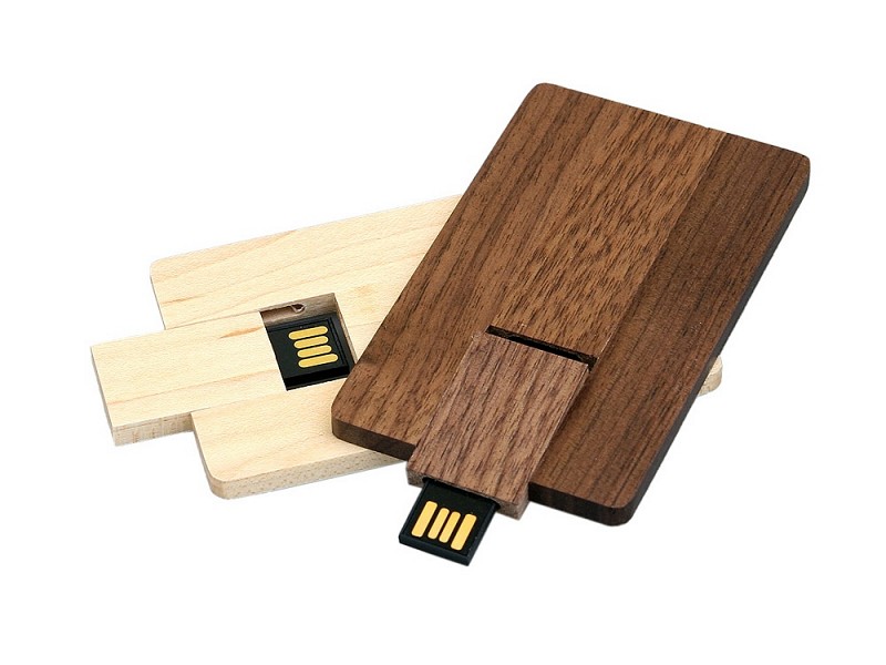USB-флешка на 64 Гб в виде деревянной карточки с выдвижным механизмом