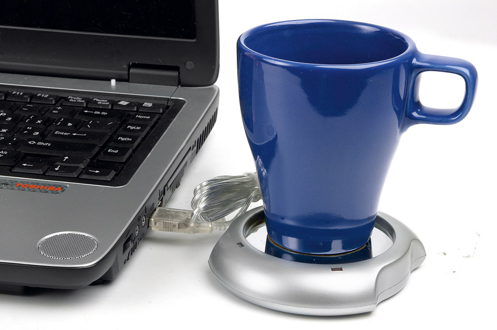 Набор устройств, работающих от USB: подставка под чашку, поддерживающая напиток горячим, массажер, пылесос для клавиатуры